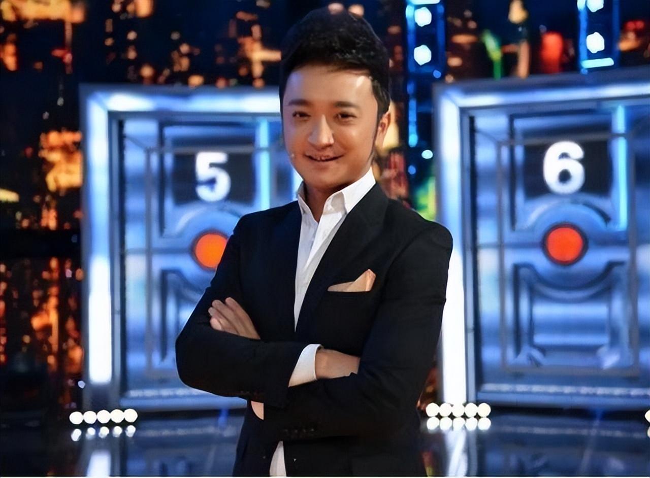 小尼个人资料简介多高多重（央视主持人尼格买提:30岁结婚,婚后9年无儿无女,成父母最大遗憾）