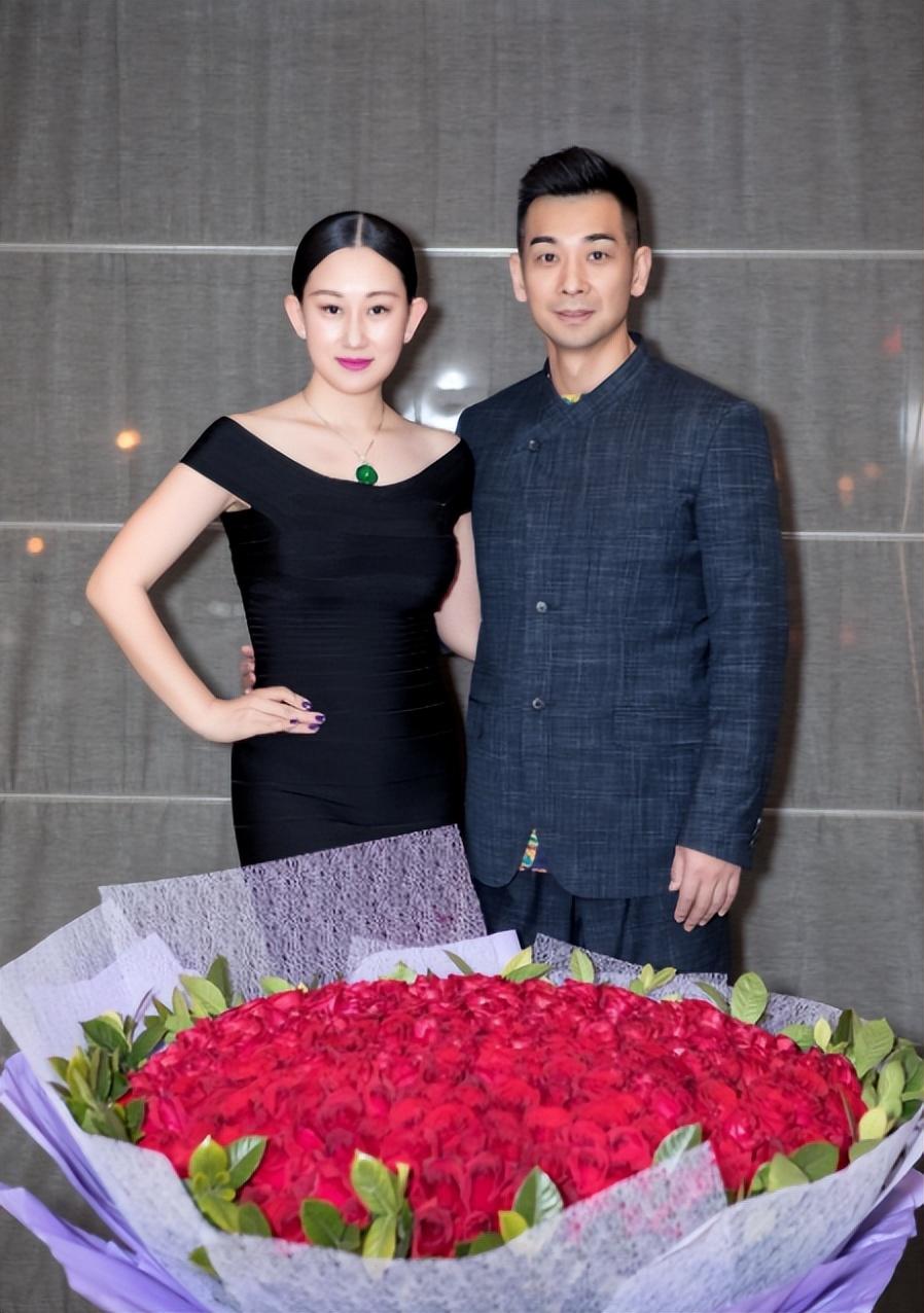 赵文卓个人资料（赵文卓：娶小8岁东北小丫，婚后连生三胎，如今一家五口其乐融融）
