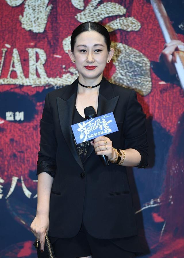 赵文卓个人资料（赵文卓：娶小8岁东北小丫，婚后连生三胎，如今一家五口其乐融融）