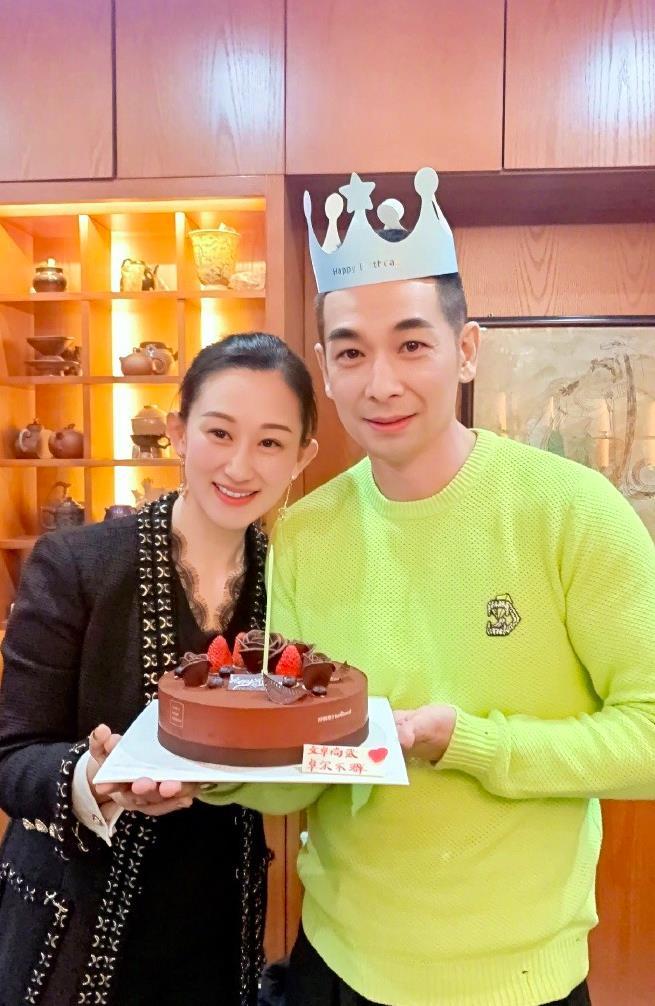 赵文卓个人资料（赵文卓：娶小8岁东北小丫，婚后连生三胎，如今一家五口其乐融融）