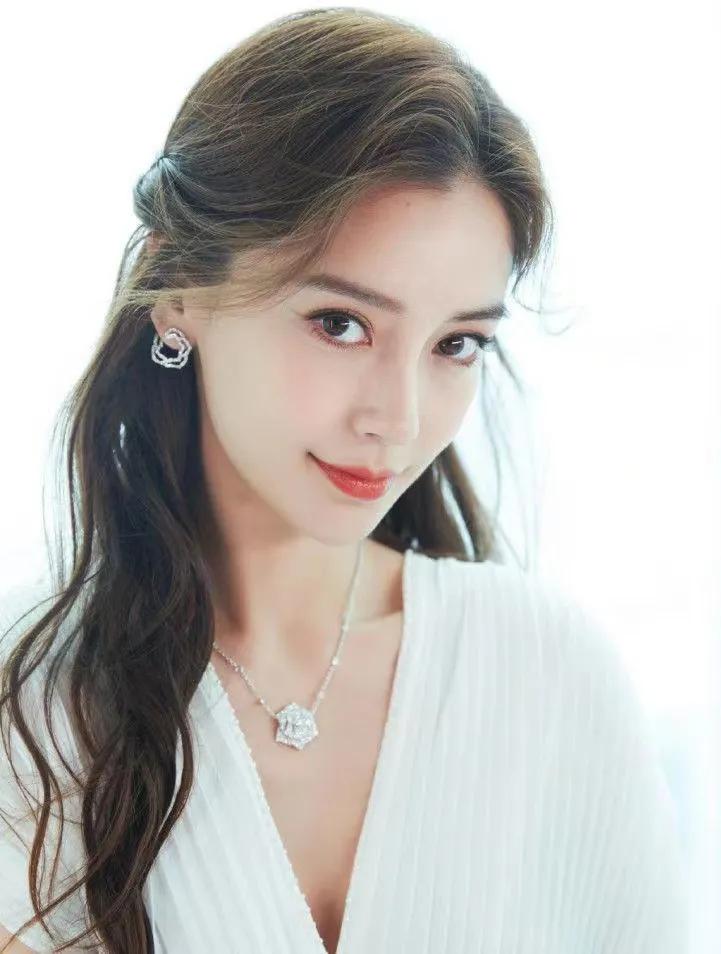 杨颖个人资料 :优秀女明星的实力与价值