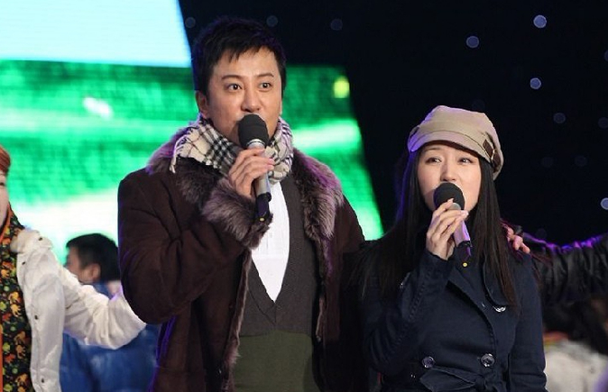 毛宁的老婆是谁(隐瞒多年,毛宁老婆终曝光,网友:难怪和杨钰莹14年都擦不出爱火)