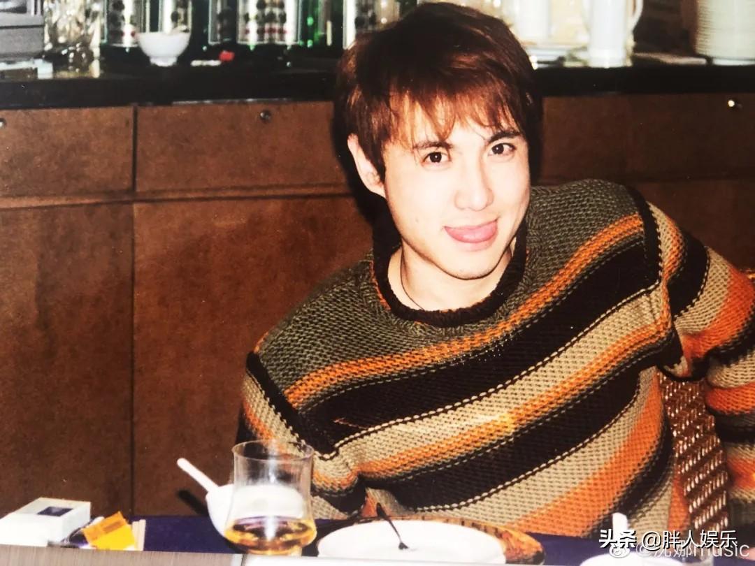 “喜剧天才”沈腾成名史，以及他背后的3个女人