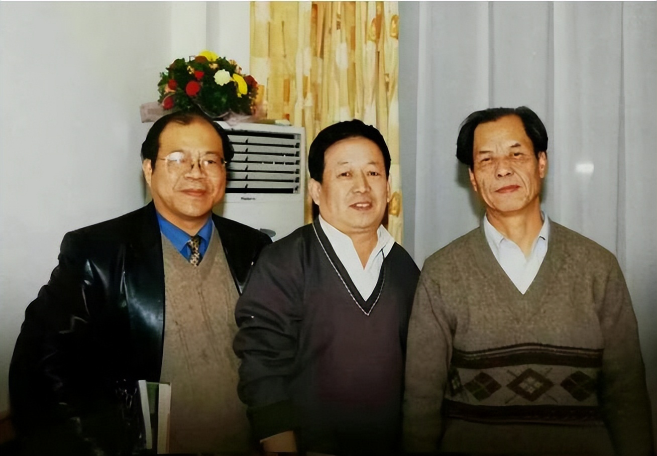 文坛老农陈忠实：饱蘸血泪写成《白鹿原》，3个子女都没沾他的光