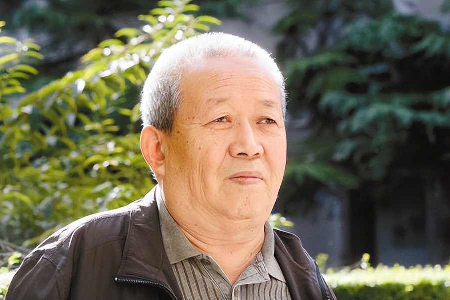 文坛老农陈忠实：饱蘸血泪写成《白鹿原》，3个子女都没沾他的光