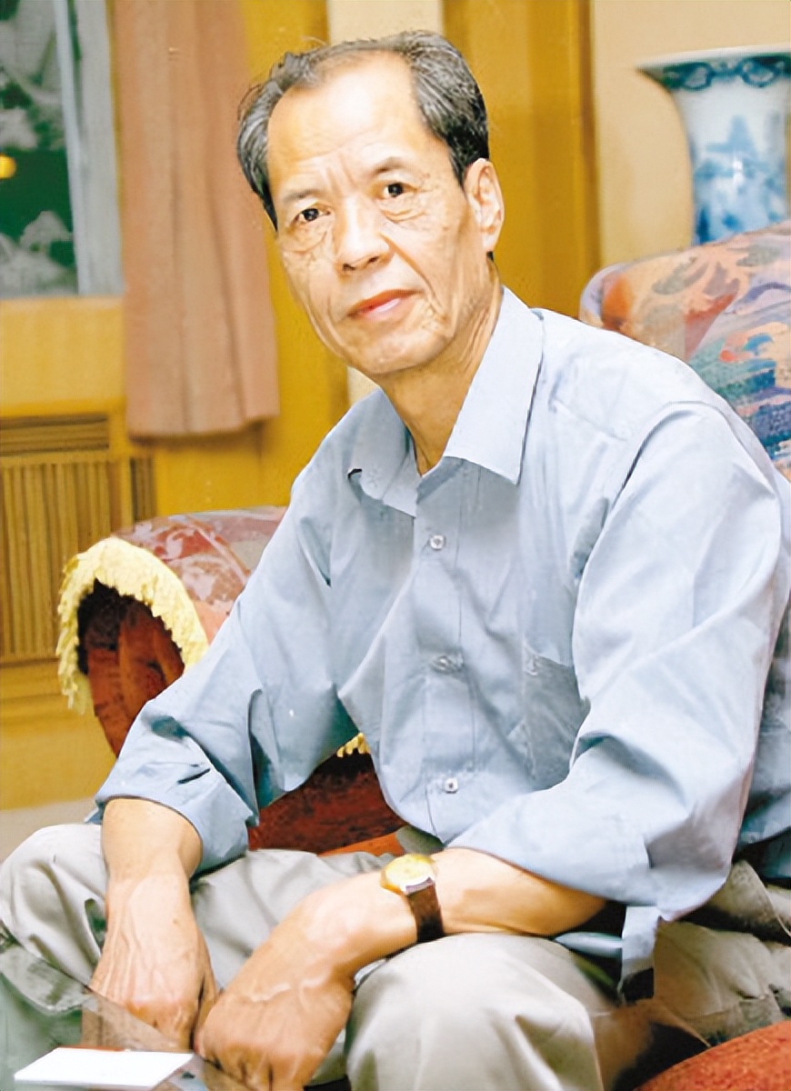 文坛老农陈忠实：饱蘸血泪写成《白鹿原》，3个子女都没沾他的光