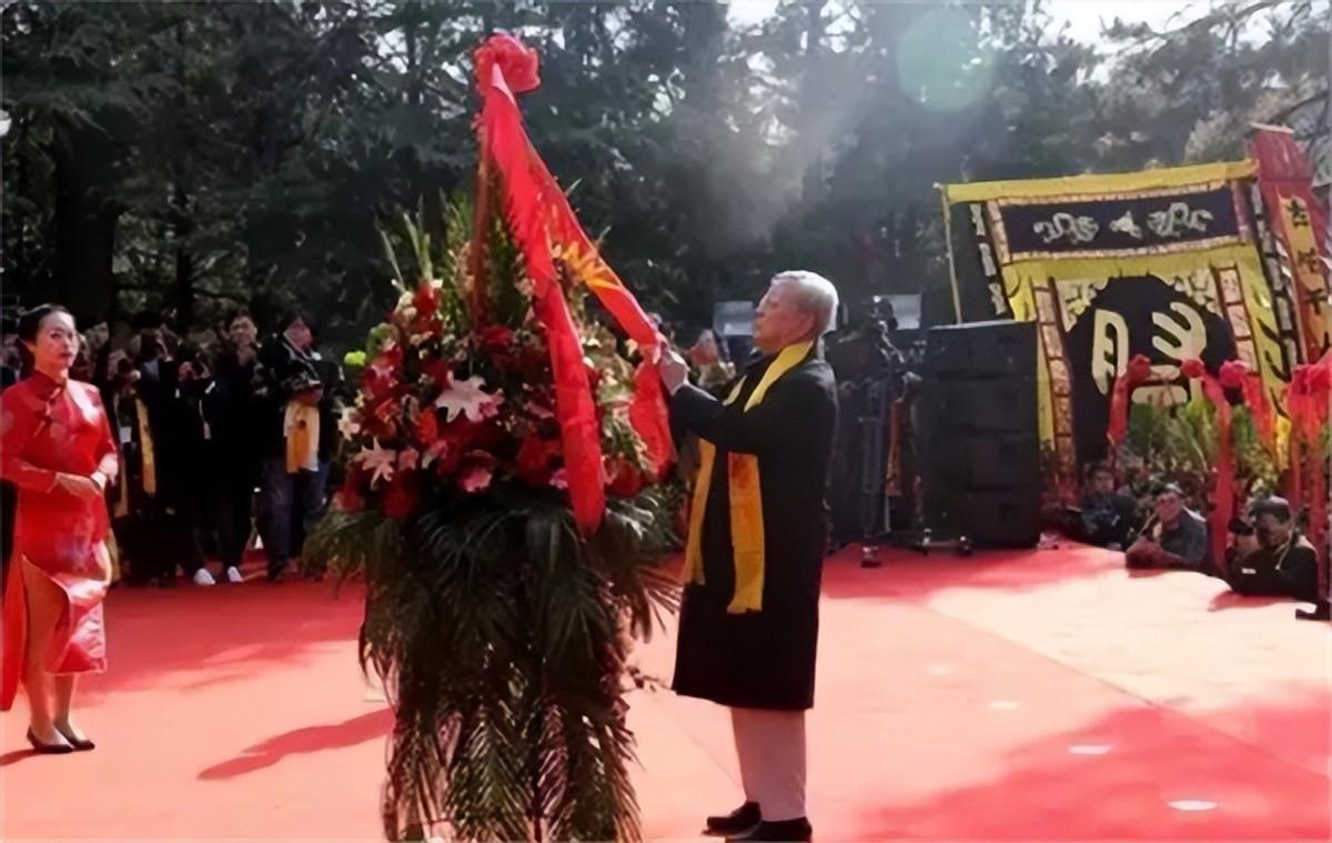 孙殿英简介及资料（孙殿英当土匪挖清陵，让人没想到，他儿子却是个万人敬仰的大人物）