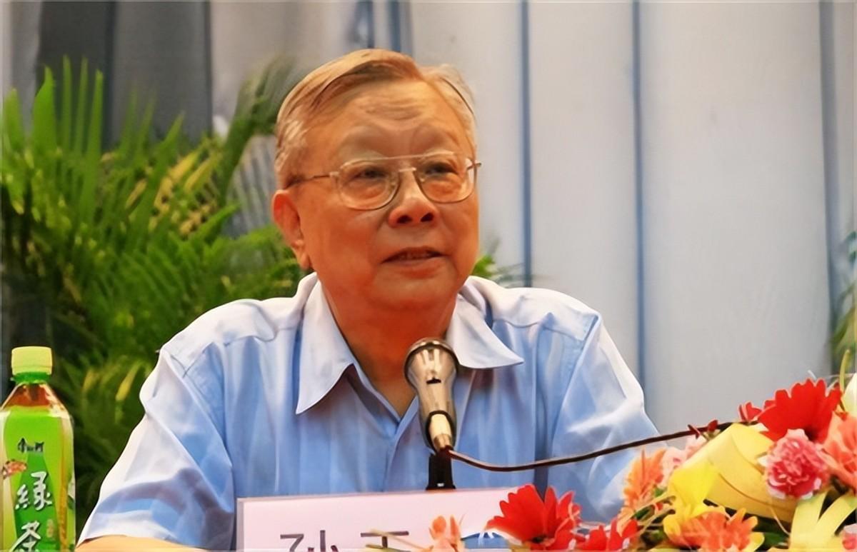 孙殿英简介及资料（孙殿英当土匪挖清陵，让人没想到，他儿子却是个万人敬仰的大人物）