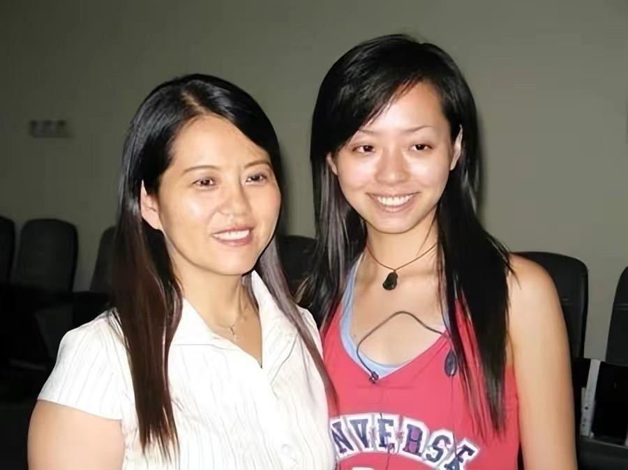 与冯轲相爱15年的张靓颖，被骗所有身家，如今离婚4年二人天差地别