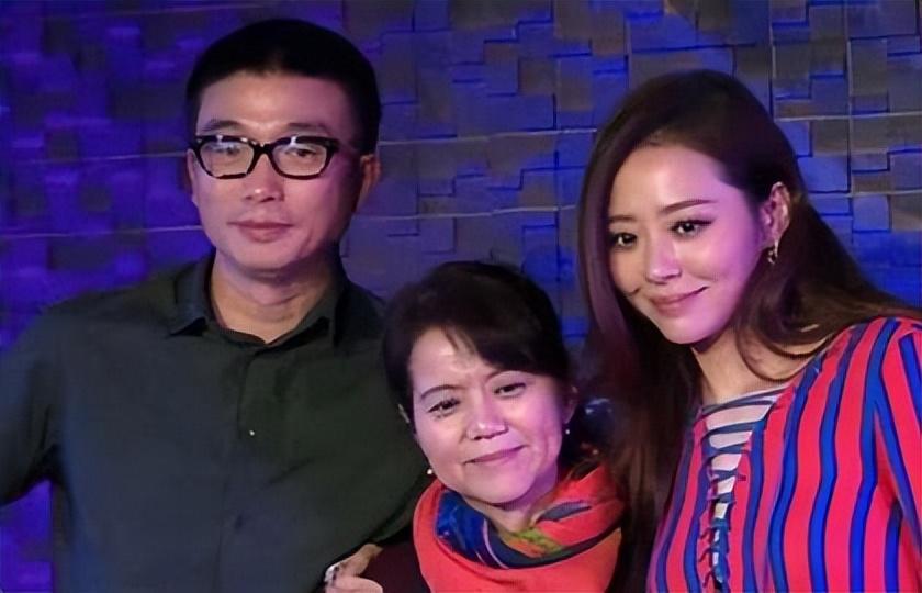 与冯轲相爱15年的张靓颖，被骗所有身家，如今离婚4年二人天差地别