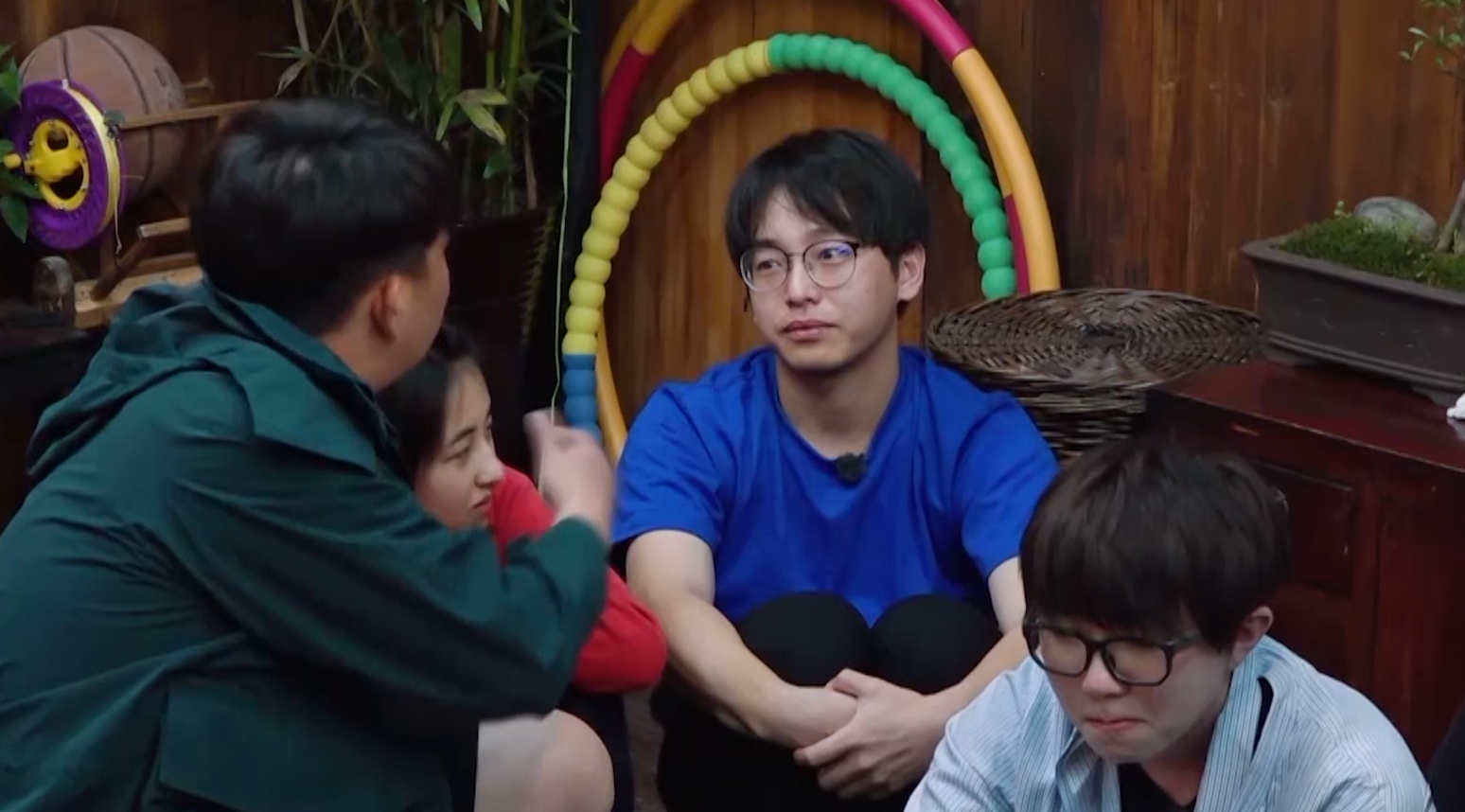 “异父异母”张子枫：与彭昱畅关系获亲妈认可，今成圈内团宠