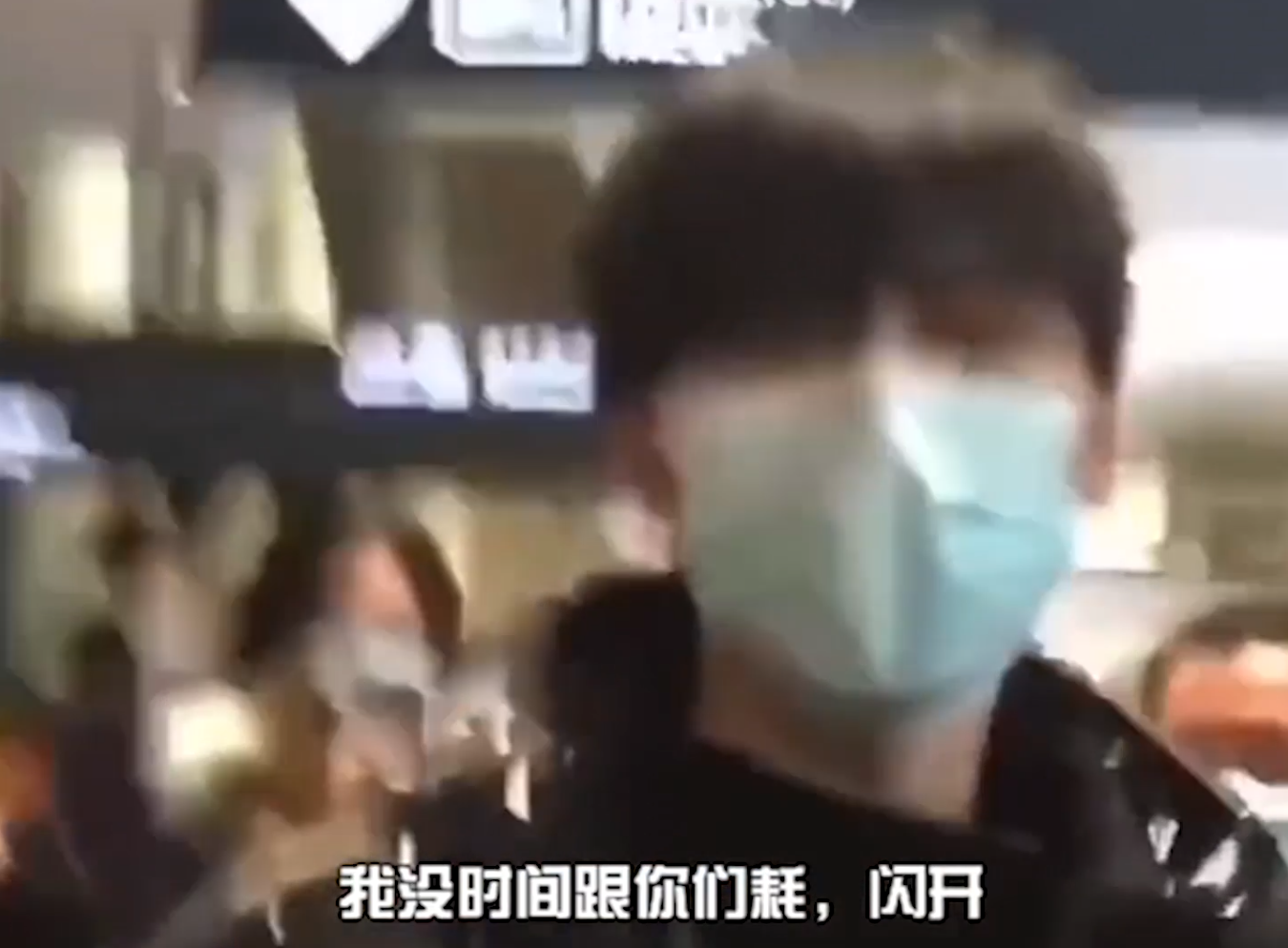 “异父异母”张子枫：与彭昱畅关系获亲妈认可，今成圈内团宠