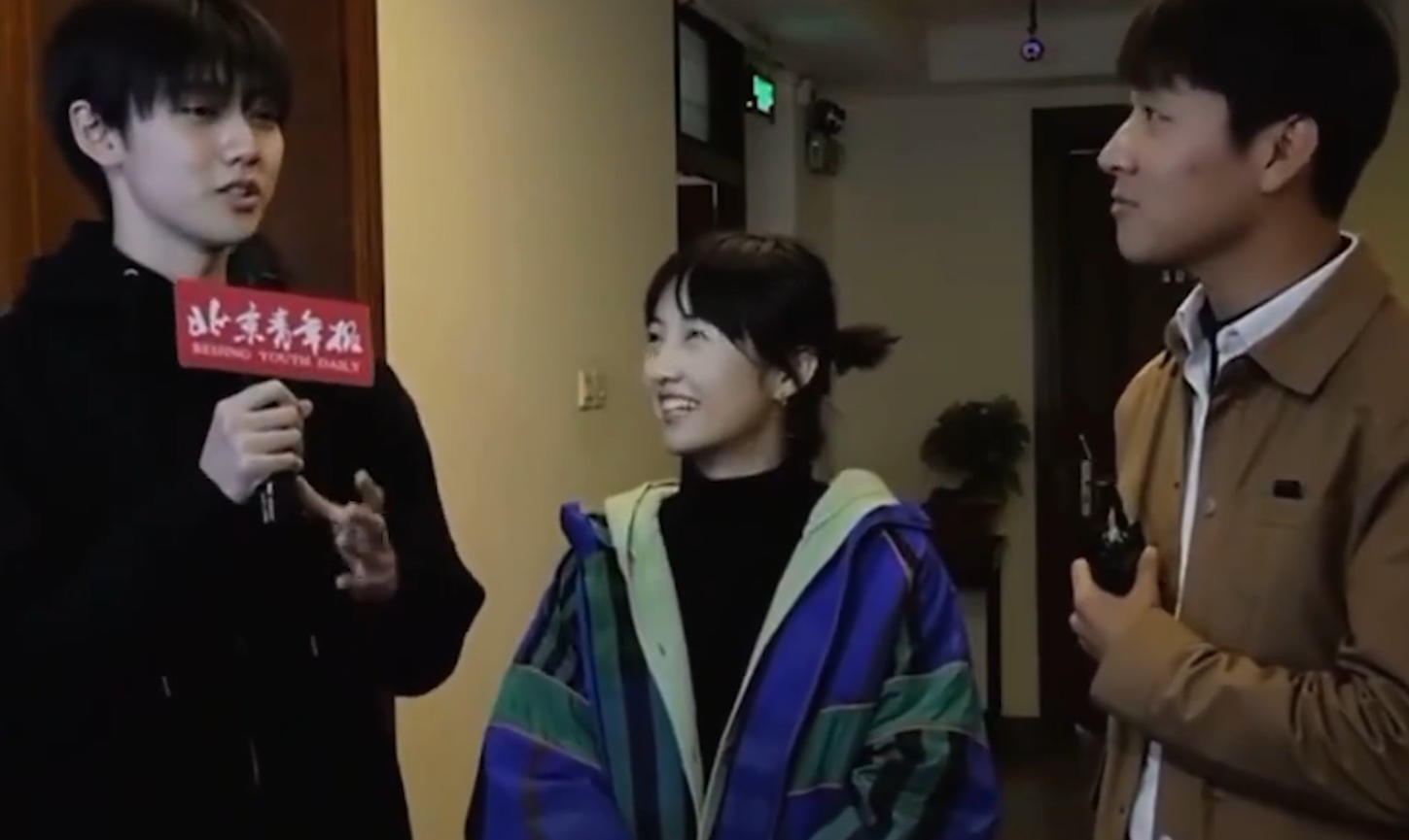 “异父异母”张子枫：与彭昱畅关系获亲妈认可，今成圈内团宠