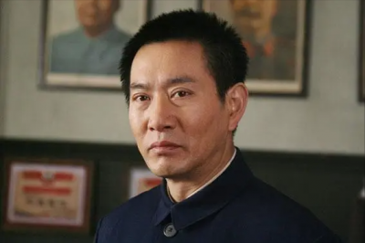 ​看完他和温峥嵘的3年，我大概能懂，姚刚为何53岁还坚持宁缺毋滥