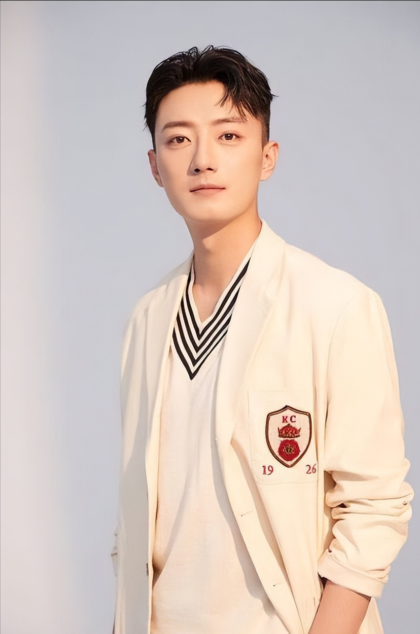 有种“剧抛脸”叫苏小玎,戏外温文尔雅,原来以前已经见过他了