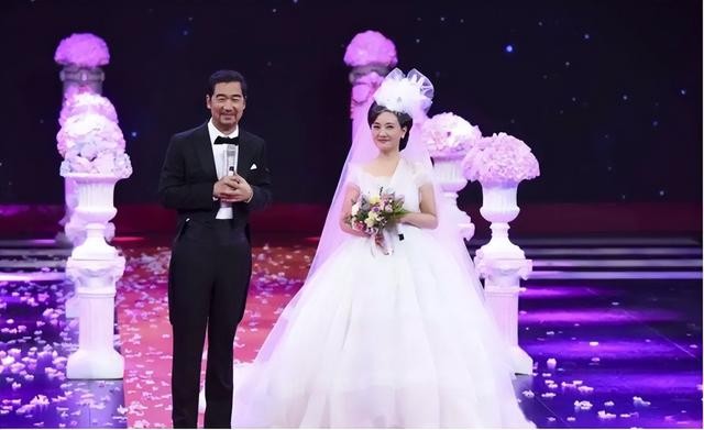张国立前妻罗秀春个人资料（张国立罗秀春人生境况）