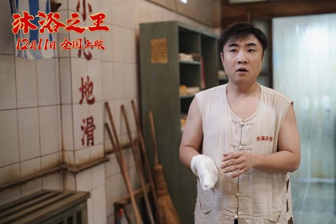彭昱畅沐浴之王秀腹肌,旁边少女看呆了,网友:要流口水了