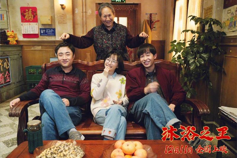彭昱畅沐浴之王秀腹肌,旁边少女看呆了,网友:要流口水了