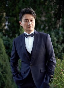 ​演员邢岷山个人资料：拍戏时见义勇为，脸部缝了48针，妻子竟是《红楼梦》里的