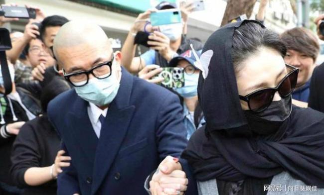 具俊晔曾说大S白发会更可爱 网友喊话:给老婆买件新衣服吧!