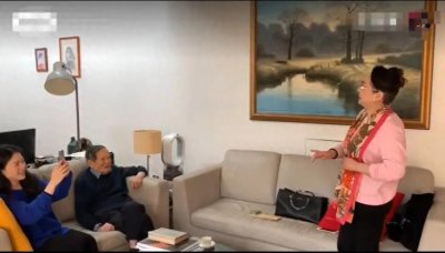 ​102岁杨振宁豪宅内景曝光，书香味浓，网友：可惜翁帆没孩子