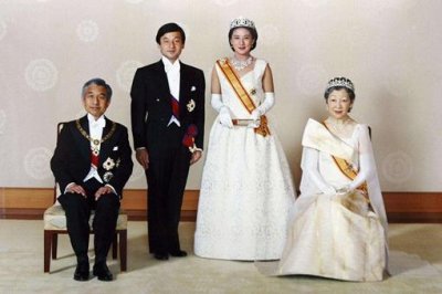 ​日本天皇没有实权,那么他们每天都干什么?