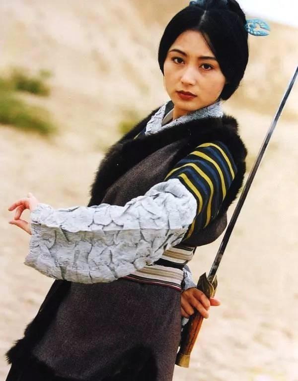 1998年,参演金庸武侠电视剧《神雕侠侣》,饰演反派李莫愁,并在古装宫廷剧《大明宫词》中饰演太平公主。