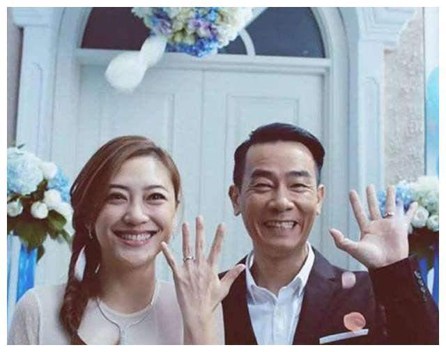 陈冠希门事件中的十五个女明星,为什么只有应采儿全身而退?