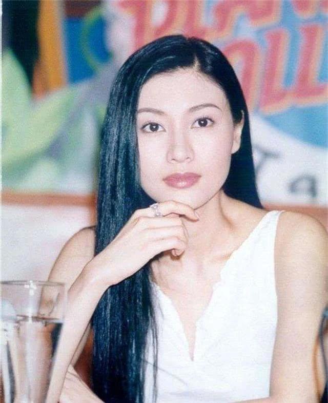 刘銮雄“猎艳”情史：李嘉欣“十年”耗尽青春，蔡少芬心怀感激