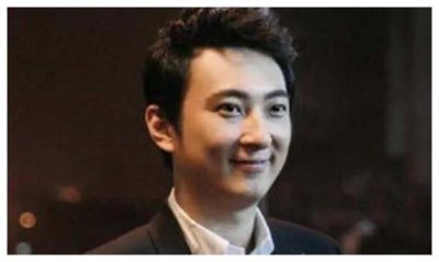 ​王思聪深夜搂新女友逛街真逍遥，大眼睛大长腿，比豆得儿还漂亮