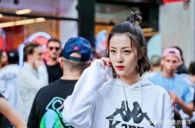 李溪芮微博改资料, 这是要离开杨幂和嘉行的意思吗?