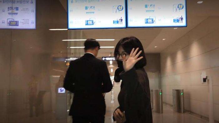 宋仲基出轨造型师?宋慧乔摘婚戒,宋宋婚变后经济公司终做出回应