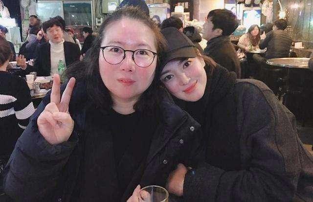 宋仲基出轨造型师?宋慧乔摘婚戒,宋宋婚变后经济公司终做出回应