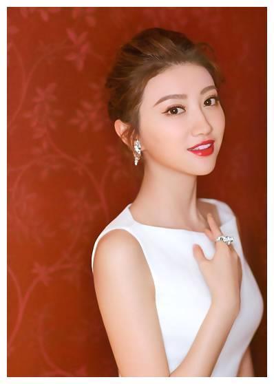 娱乐圈最强背景4大女星,景甜上榜,韩雪第2,第一呢
