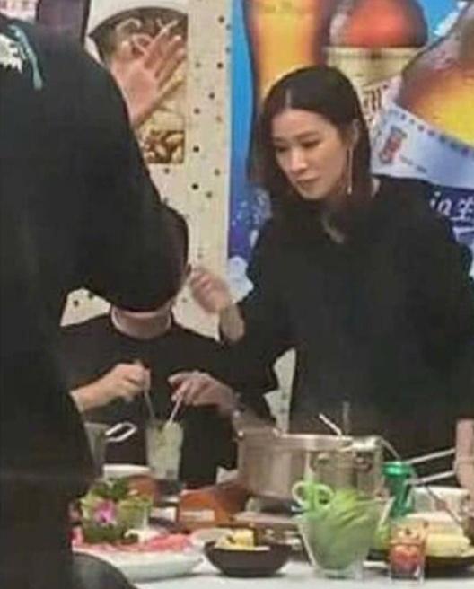 娱乐速读丨佘诗曼遭网红滤镜面目全非,张杰应采儿程莉莎力挺谢娜