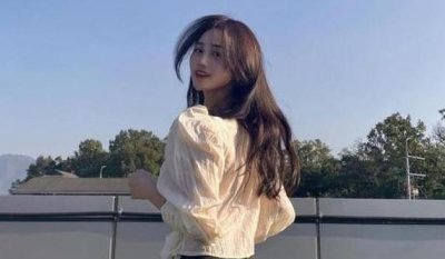​韩国健身美女,清纯的面孔标准身高,蜜桃臀展示完美身材