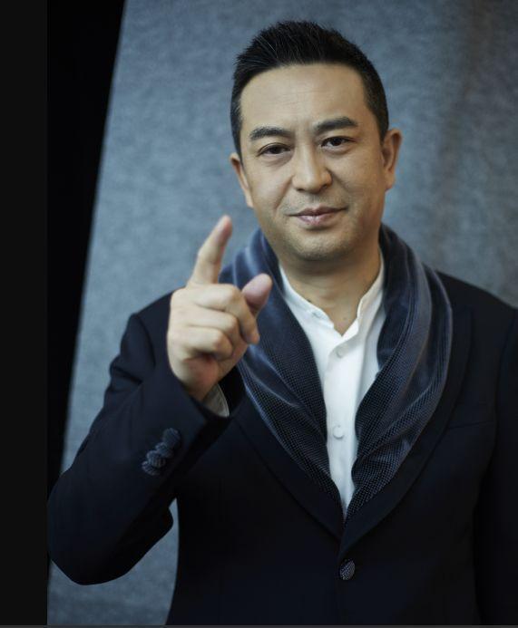 张嘉译KTV西安话唱《两只蝴蝶》,网友:“唱出了羊肉泡馍的味”