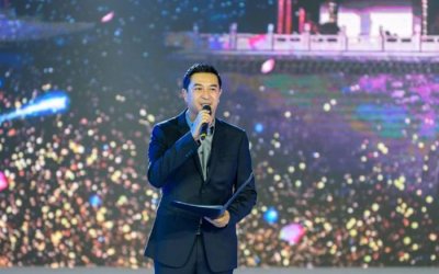 ​张嘉译KTV西安话唱《两只蝴蝶》，网友：“唱出了羊肉泡馍的味”