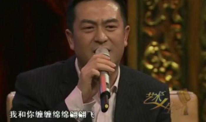 张嘉译KTV西安话唱《两只蝴蝶》,网友:“唱出了羊肉泡馍的味”