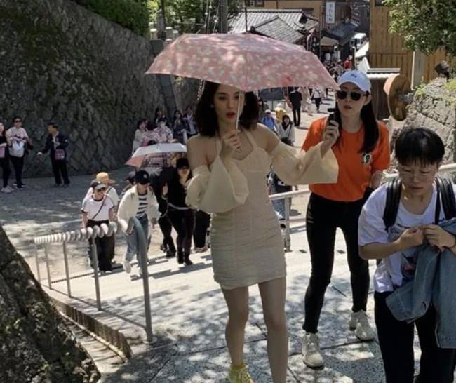 张歆艺产后身材走样上热搜,而她更倒霉,身材没走样被造谣怀孕!