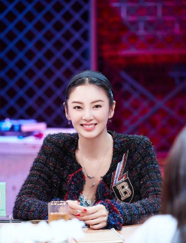 张雨绮和袁巴元携手逛街,这是复合了?知情人给出的答案出乎意料