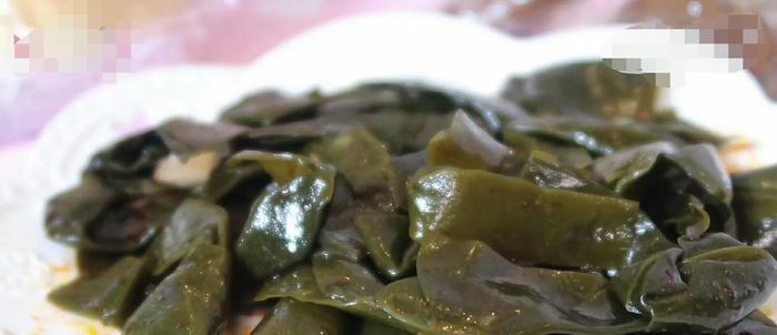 大胃王“鱼子酱”这次要介绍好吃的零食,以下几款你们都吃过了吗