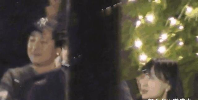 潘粤明尹姝贻深夜约会超甜,全程有说有笑感情稳定似老夫老妻