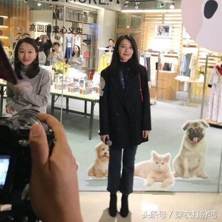 高圆圆又穿了一身直男斩,网友:总算有个明星的衣服是可以照穿的