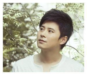 曾是第一代偶像歌手，连上5次春晚，完美开局后自己“作死”？