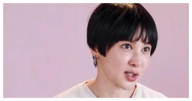 朴树被爆离婚,现身机场吸烟区,恋上W姓一线带娃女星?