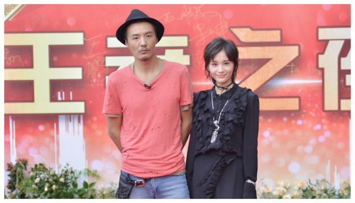 朴树被爆离婚,现身机场吸烟区,恋上W姓一线带娃女星?