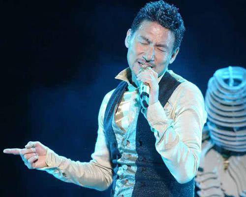 演唱会上受伤的5大歌手,第一个失去“蛋蛋”最后一位不幸身亡