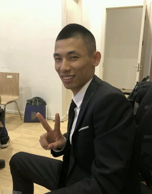 旭旭宝宝晒出和当年“空姐”合影,看到旭旭宝宝的表情,网友笑了