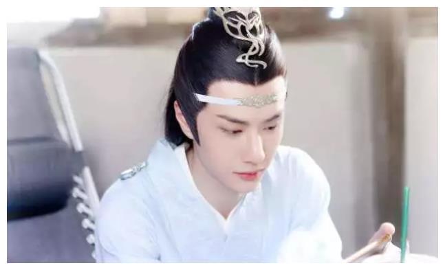 肖战:我经纪人是龙丹妮,王一博:我的是杜华,李现:都让让